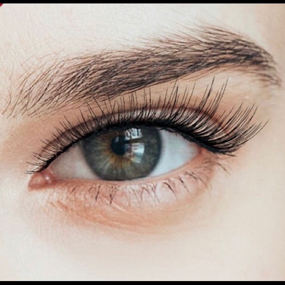 Kiss Sultry So Natural Lashes - Picture 1 of 3